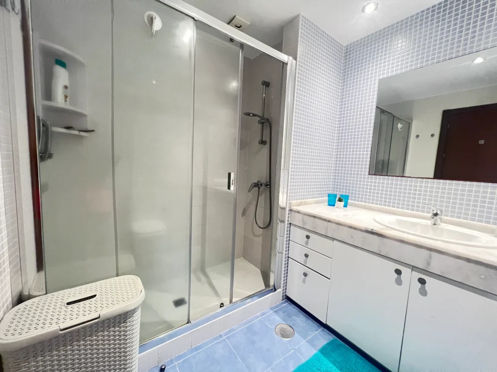 Bathroom 1a